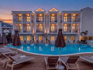 Royal Nidri Suites - logies