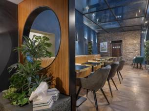 Beleef Praag vanuit een uniek hotel in 14e-eeuws gebouw met wellnessfaciliteiten, vlak bij het centrum! ????️ Stijlvolle kamers ontworpen door een wereldberoemde architect incl. vlucht en ontbijt!