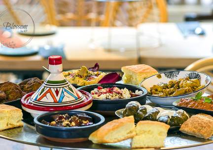 Shared dining-mezzediner + nagerecht naar keuze bij Blossom by KP