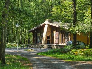 Beleef een UNIEKE vakantie in de Belgische Ardennen en geniet van een comfortabel verblijf in een bungalow midden in de natuur