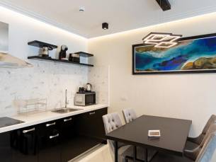 Lazar Lux & Beach Walk Apartment Suites