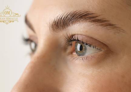 Wimper- en/of wenkbrauwbehandeling naar keuze