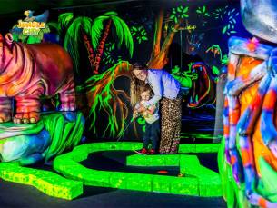 Glow in the dark Minigolf bij Jungle Goolfy