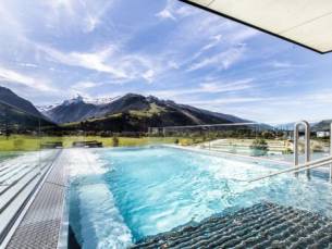 Heerlijke wellnessvakantie met glazen Skylinepool en Alpenpanorama