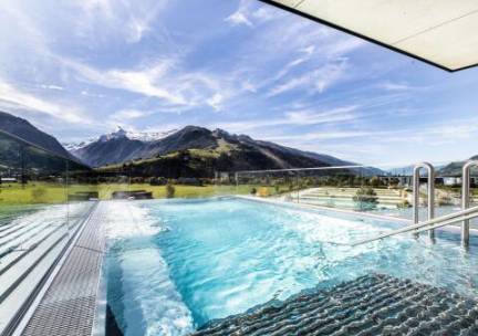 Heerlijke wellnessvakantie met glazen Skylinepool en Alpenpanorama