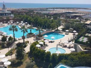 Commodore Elite Suites & Spa