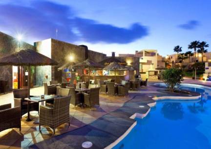 Even er tussenuit of juist lang genieten van Costa Teguise, Lanzarote! O.b.v. logies, halfpension of all-inclusive!