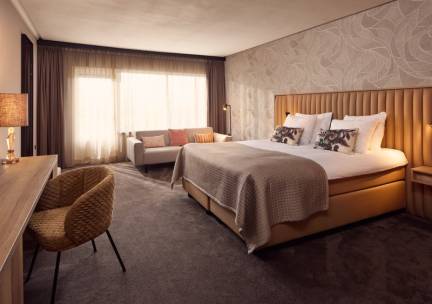 Verblijf in Comfort of Superior Kamer met ligbad in luxe 4*-Van der Valkhotel nabij Groningen