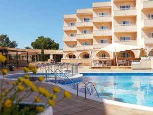 KNALDEAL! ⚡ Mega voordelig Ibiza zonvakantie incl. vlucht, ontbijt & huurauto! OP=OP!