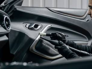 Premium interieurreiniging + evt. Smart Repair-pakket of lakverzorging
