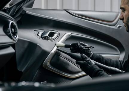 Premium interieurreiniging + evt. Smart Repair-pakket of lakverzorging