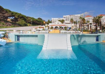 Zonvakantie in een 5*-hotel direct aan het strand in Albufeira incl. vlucht en o.b.v. all-inclusive