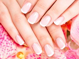 Manicurebehandeling (45 min) en/of gellak