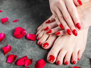 Manicure- en/of pedicurebehandeling naar keuze