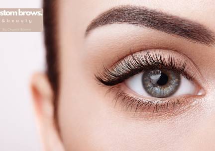 Wenkbrauw- of wimperbehandeling naar keuze