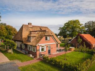 Luxury group accommodation for 14 people