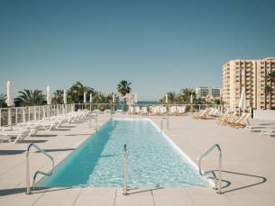 Genieten in een Adults Only 4*-hotel met WELLNESS in Benalm&aacute;dena nabij strand M&aacute;laga incl. vlucht, ontbijt of o.b.v. halfpension ????