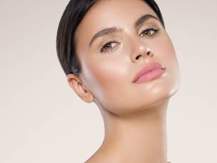 Wenkbrauw- of wimperbehandeling naar keuze