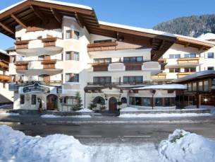 Ontsnap naar de Alpen: Wintersportvakantie in een 4*-hotel met wellness in Mayrhofen incl. vlucht, ontbijt & 4-gangendiner