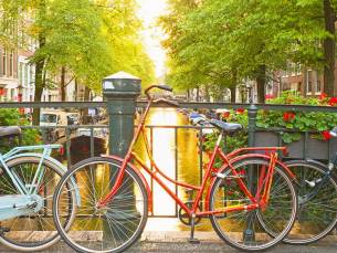 Verblijf op een duurzame hotspot in het hart van de Zuidas incl. ontbijt + NS treinretour