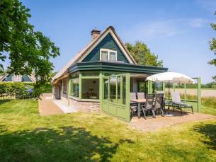 Villa met serre
