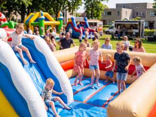 Entree springkussenfestival + evt. + friet, snack en drankje