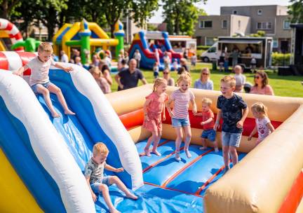 Entree springkussenfestival + evt. + friet, snack en drankje