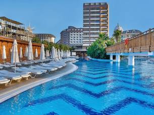 Hotel Saturn Palace Resort