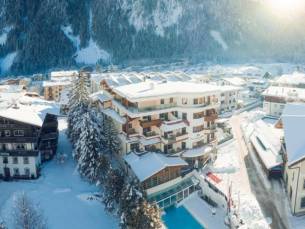 LUXE 4*-hotel met wellness & nabij de skiliften in wintersportparadijs Mayrhofen incl. ontbijt, 4-gangendiner + welkomstdrankje