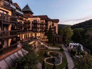 SUPER DEAL! ⚡ 4 dagen prachtig hotel in hart van het Zwarte Woud in kuuroord Bad Herrenalb incl. ontbijt, diner, wellness + GRATIS parkeren