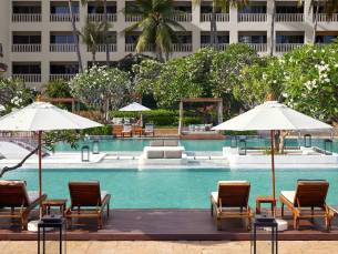 Dusit Thani LakeView Cairo