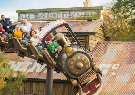 Met het hele gezin op Attractie- & Vakantiepark Slagharen incl. onbeperkt entree Slagharen
