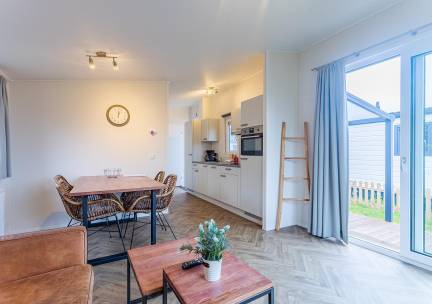 Chalet Schelp - Camping Duinhoeve Zeeland | omheind en licht | Maireweg 7