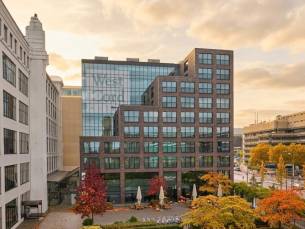 FLASHDEAL!⚡ Bijzonder overnachten in een LUXE 4*-designhotel in hartje Eindhoven! Gevestigd in de iconische Philipsfabriek De Lichttoren, incl. ontbijt + GRATIS toegang wellness