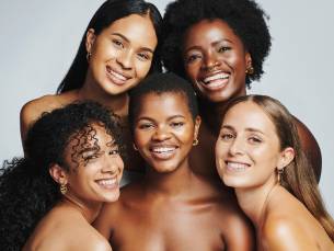 Huidverbeterende carbon laser peeling, microneedling of hydrafacial