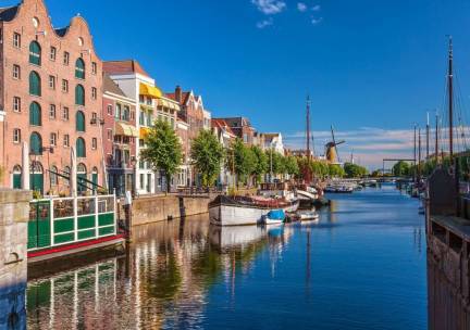Ontdek de stad die nooit stil staat! Overnacht in Rotterdam incl. ontbijt en NS treinretour