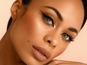 Wimperlift + evt. verven en dermaplanning-gezichtsbehandeling (30 min) bij Salon oog voor jou