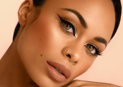 Wimperlift + evt. verven en dermaplanning-gezichtsbehandeling (30 min) bij Salon oog voor jou