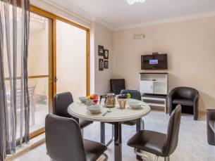 Merill Pool and Sea, charming Apart 1