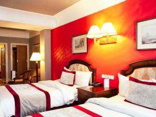 Les Saisons Hotel