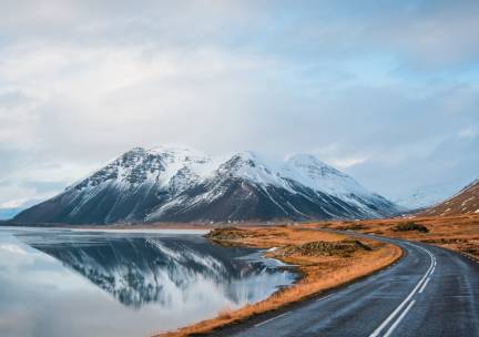 Fly & Drive IJsland: Een 10-daags avontuur langs de Golden Circle, gletsjers en ruige fjorden incl. vlucht, ontbijt en huurauto