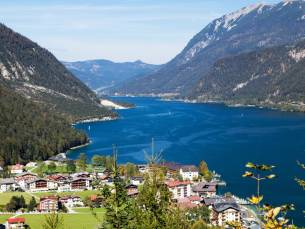 Beleef de pure magie van winters Tirol in het kleinste stadje van Oostenrijk! ✨ Geniet van een heerlijk verblijf nabij het Alpbachtal, Zillertal en de Achensee incl. ontbijt
