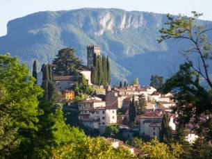 FLASHDEAL! ⚡ Heerlijk hotel in een karakteristiek 17e eeuwse dorpje in Toscane bij Lucca incl. ontbijt, DAGELIJKS 3-gangendiner + welkomstdrankje & zwembad met PRACHTIG uitzicht!