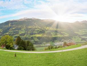Ultieme ontspanning in een 4*-hotel in Mayrhofen incl. welkomstdrankje, ontbijt, 3-gangendiner, GRATIS wellness, retourrit kabelbaan en zoutwaterbad!