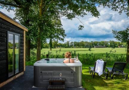 Panorama Wellnesslodge | jacuzzi, sauna en sunshower | 2 personen