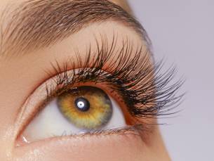 Wenkbrauwbehandeling naar keuze of wimperlift