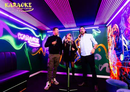 Blacklight Karaokebox bij Flash & Smash (1 of 2 uur)