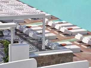 Kouros Hotel & Suites