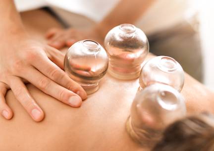 Cuppingmassage (40 min) + evt. voetreflexmassage, coaching of rug-, nek- en schoudermassage (30 min