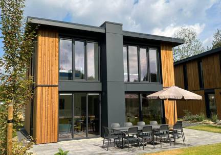 FLASHDEAL! ⚡ Grote en ruime chalet voor de HELE familie bij EuroParcs Maasduinen! Midden in de natuur in Noord-Limburg vlakbij de Duitse grens